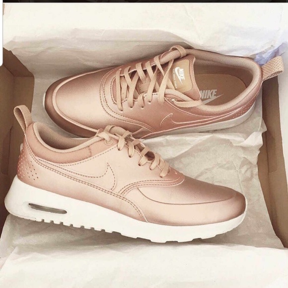 rose gold nike shoes air max